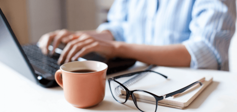 Dactylographie sur ordinateur portable